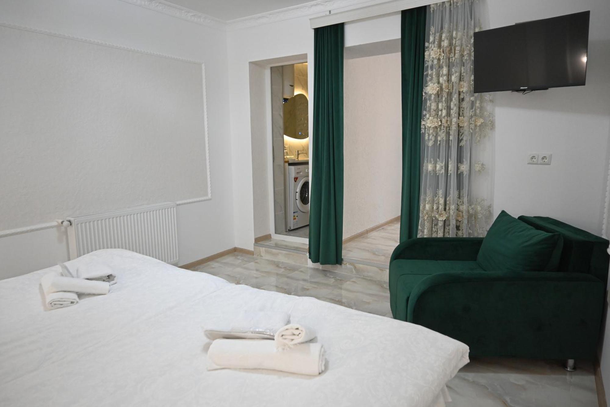 Jerusalem Merkaz Hotel Koetaisi Buitenkant foto