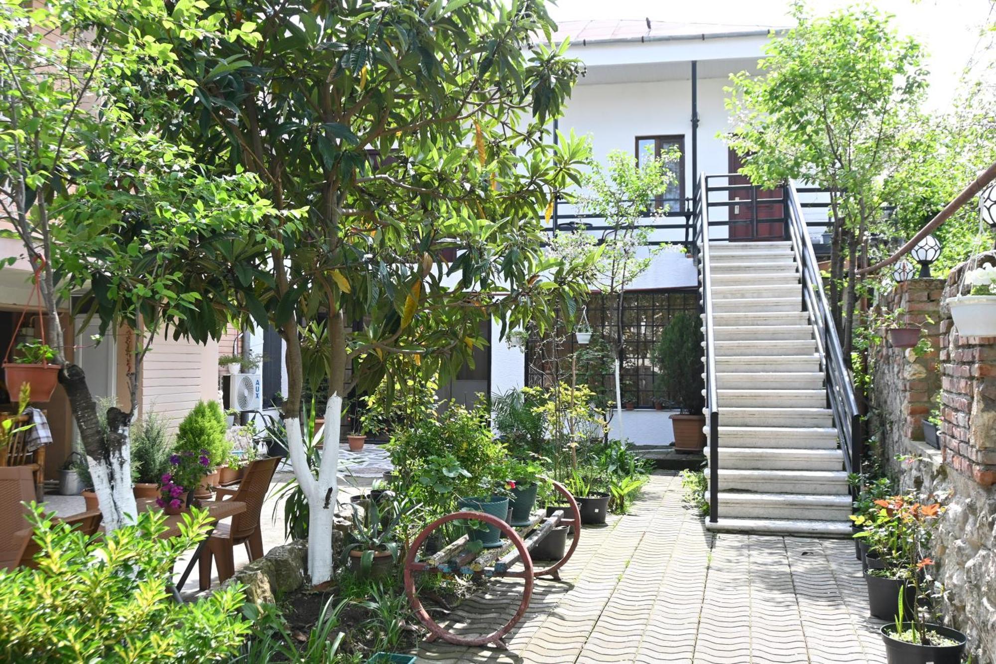 Jerusalem Merkaz Hotel Koetaisi Buitenkant foto